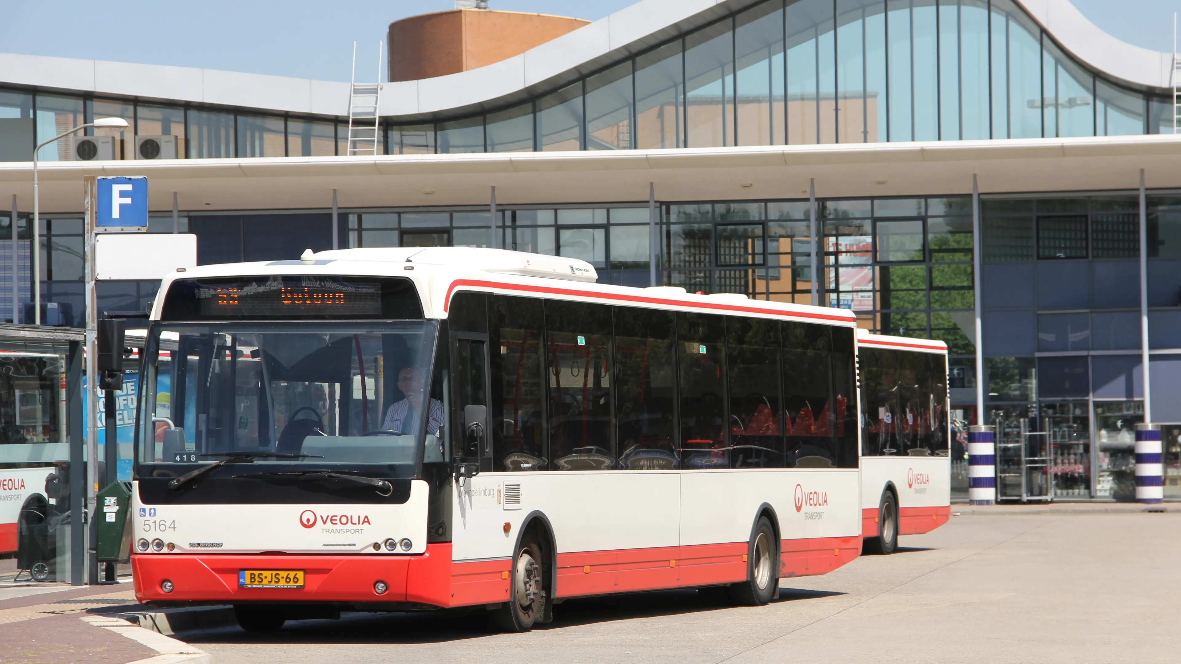 ur8uqxo2coj2r8jgdo3u2gnox openbaar vervoer station sittard