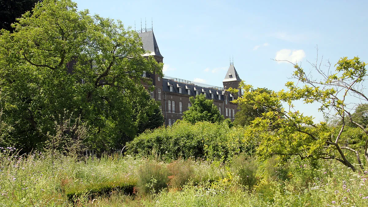 ursulinentuin in de zomerzon