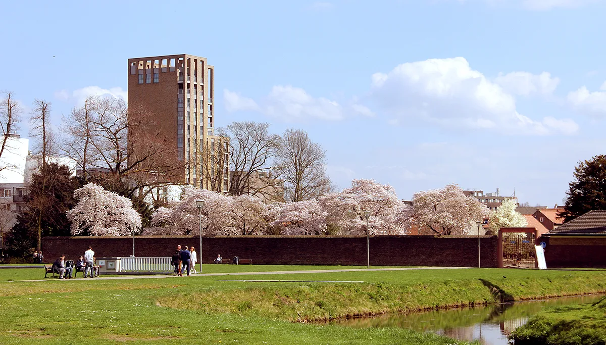 ursulinentuin vanaf schootsvelden 9 april 2016