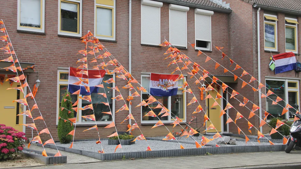 uy2aes29sqrow5y2ie9ml1a4v wk2014 versierde huizen voor aanvang eerste wedstrijd