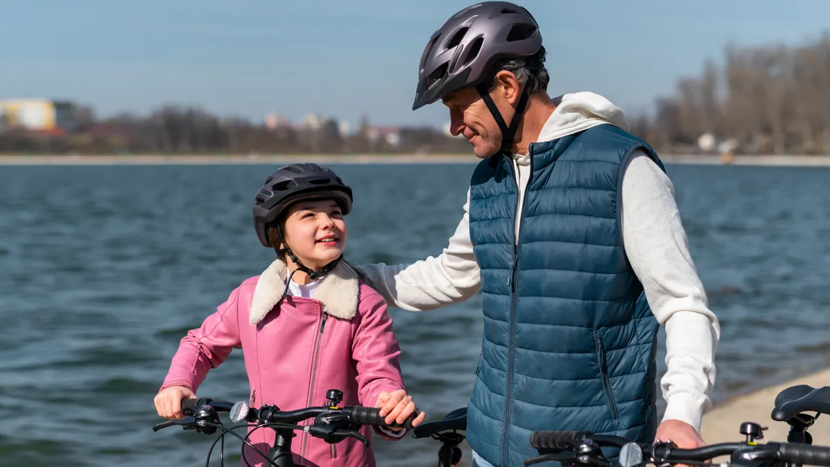 vader kind fiets fietshelm