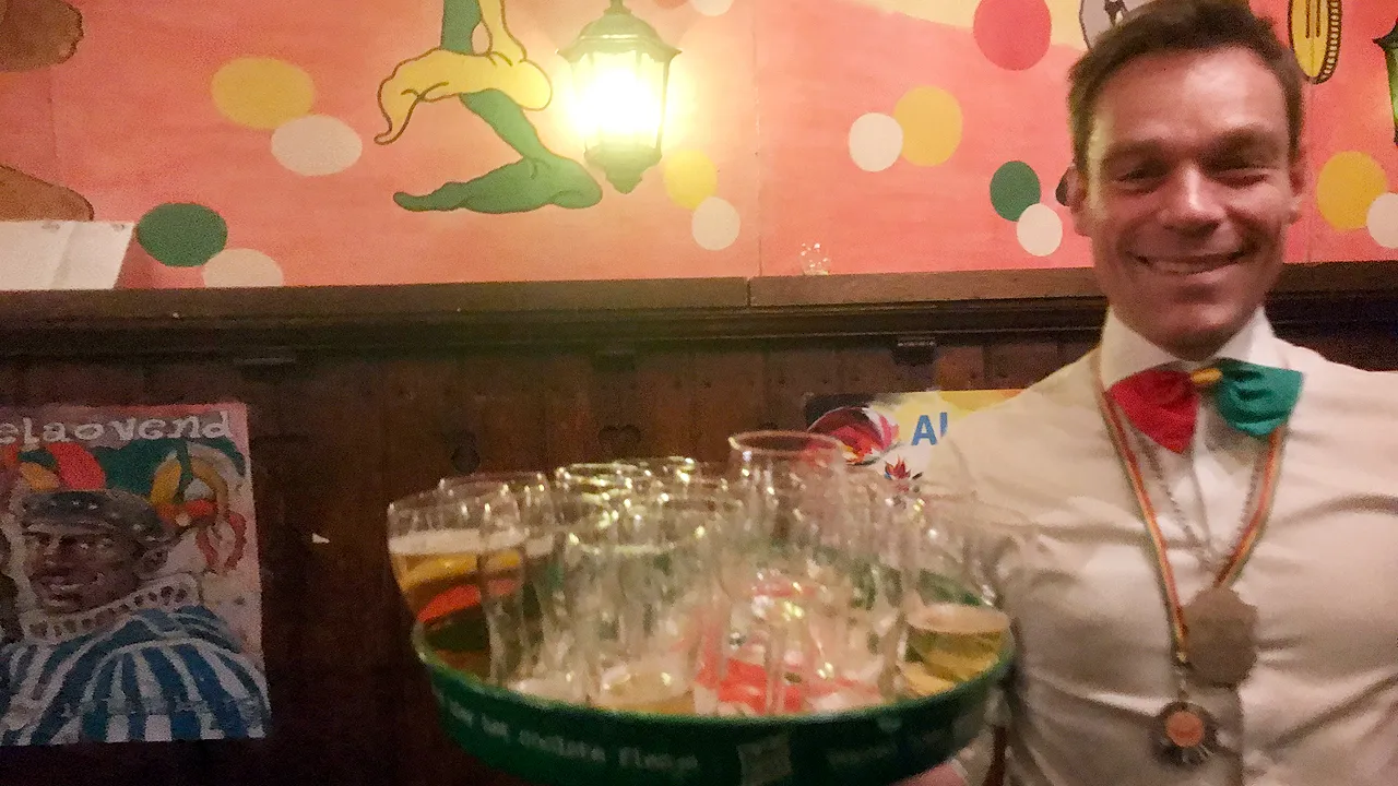 van helvert tapt in de kup 1