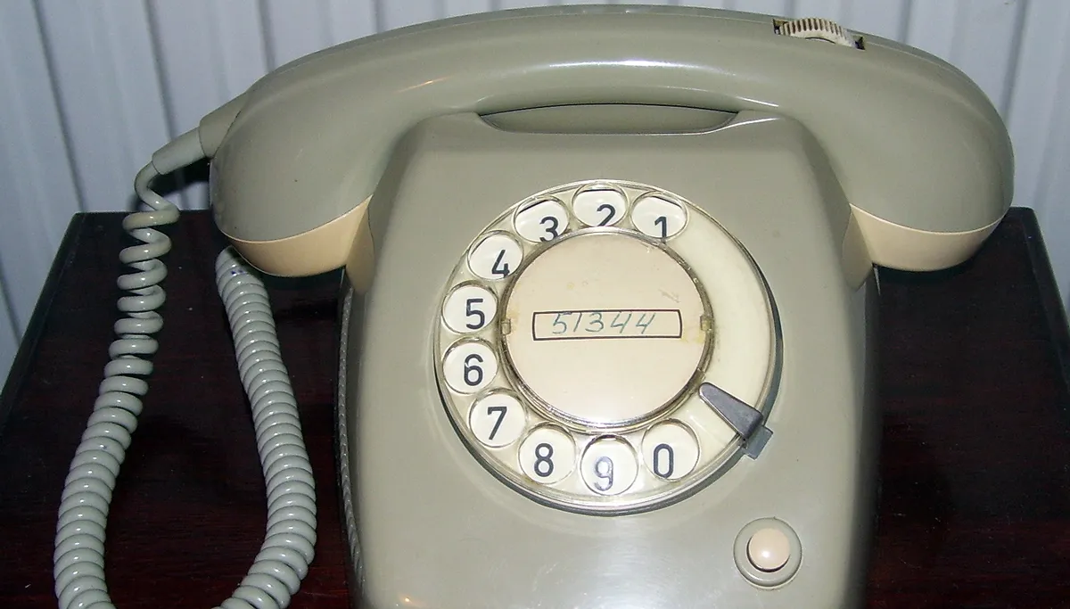 vaste telefonie zutje cc by sa 30 via wikimedia commons
