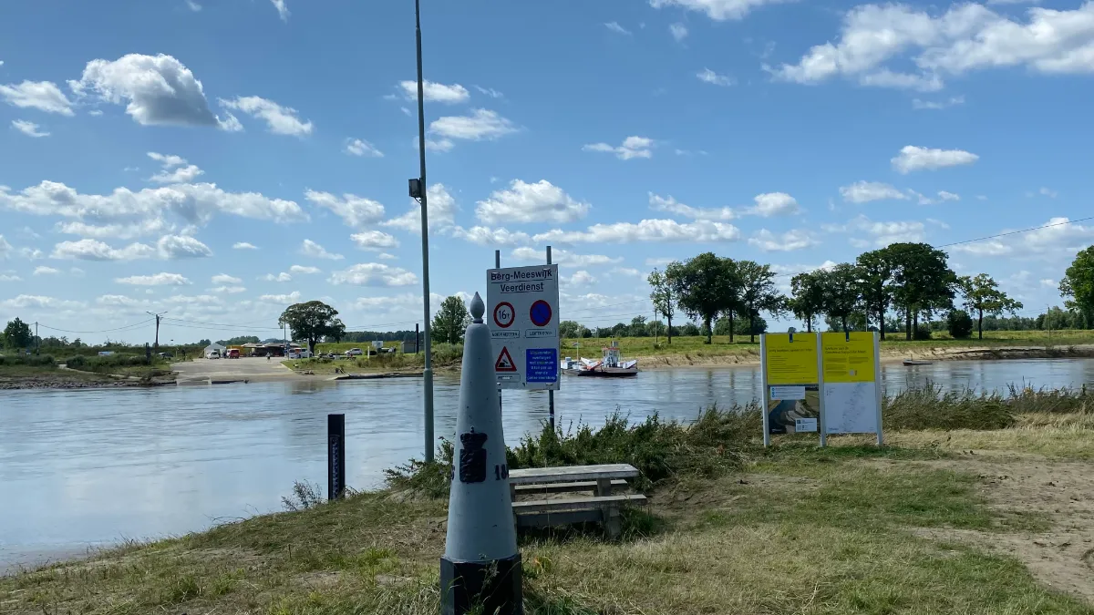 veer berg meeswijk extreem hoge maas juli 2021 2