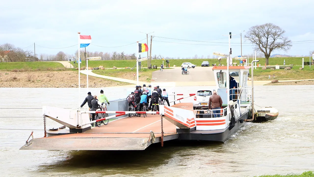 veerpont berg aande maas meeswijk stokkem