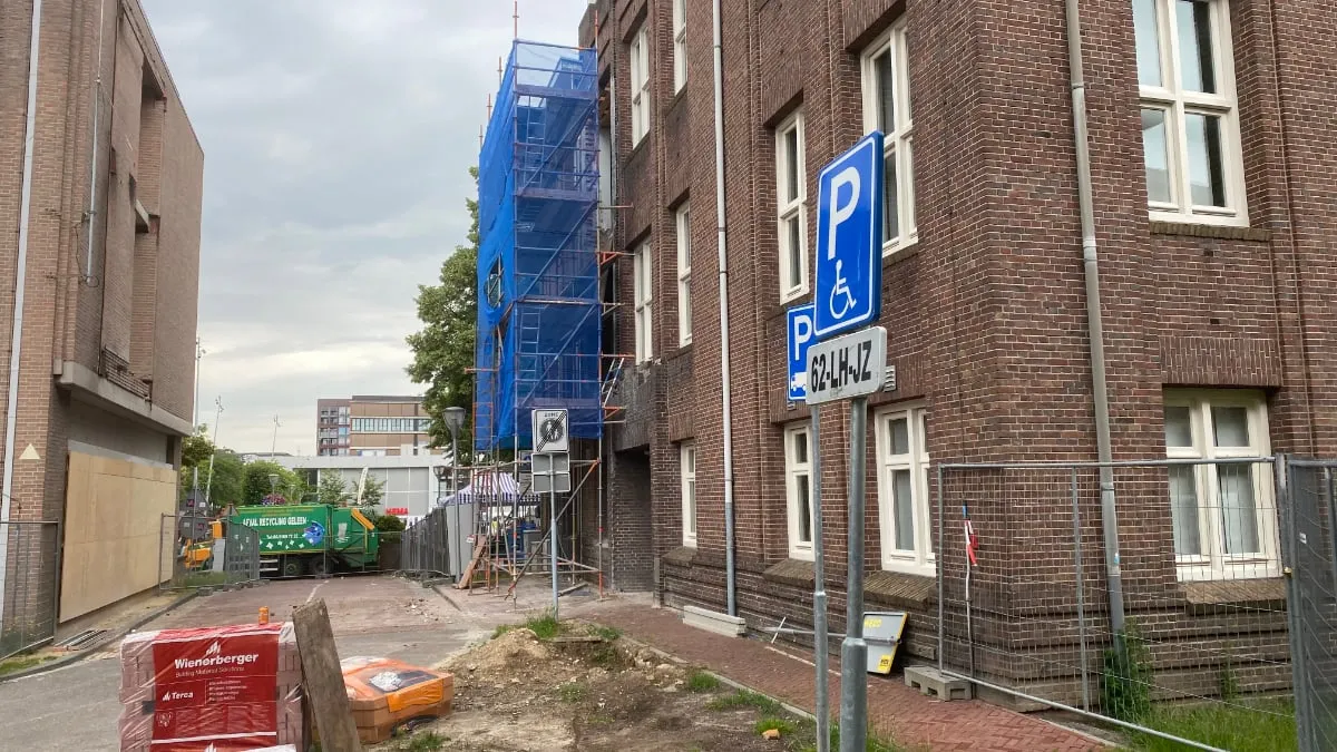 verbindingsbrug oude raadhuis gemeentehuis geleen afgebroken