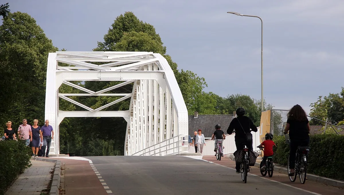 vernieuwde brug berg aan de maas 2