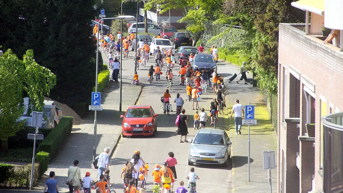 versierde fietstocht koningsspelen