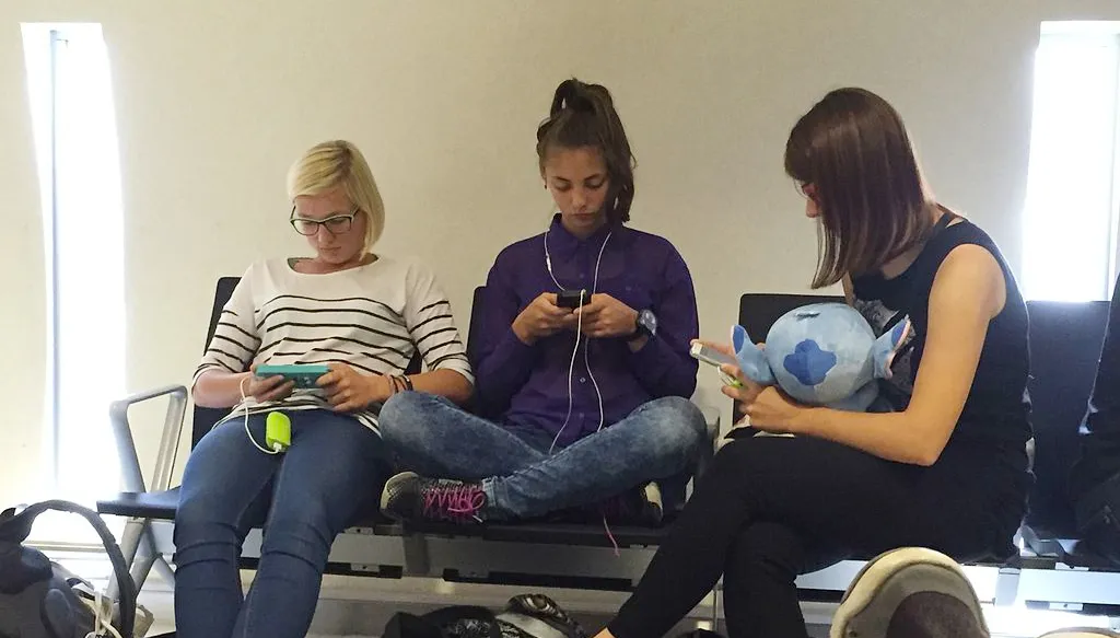 verslaafd aan social media kgbo cc by sa 40 wikimedia commons