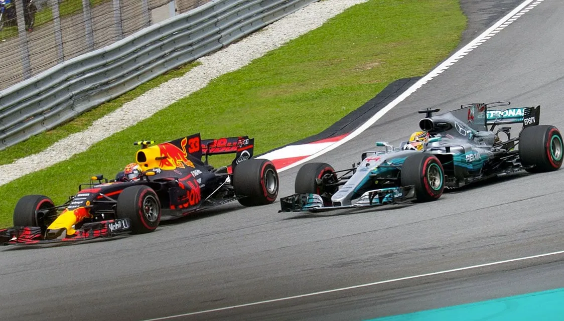 verstappen versus hamilton in maleisie morio own work cc by sa 40 via wikimedia commons