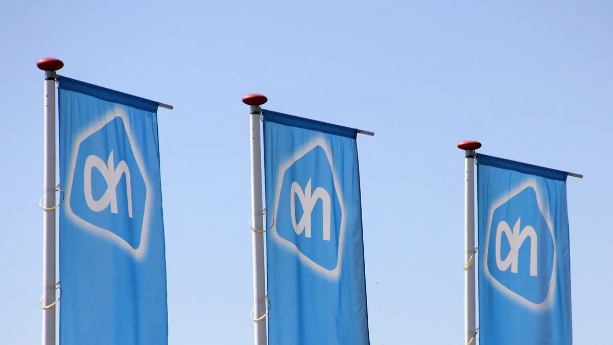 vlaggen albert heijn supermarkt