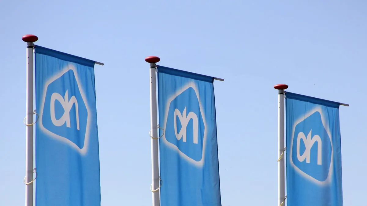 vlaggen albert heijn supermarkt