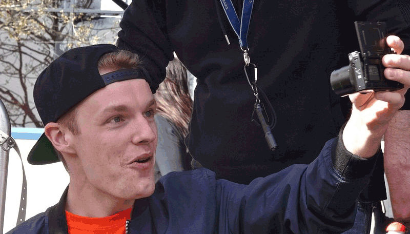vlogger enzo knol in actie ronncc by sa 40 via wikimedia commons