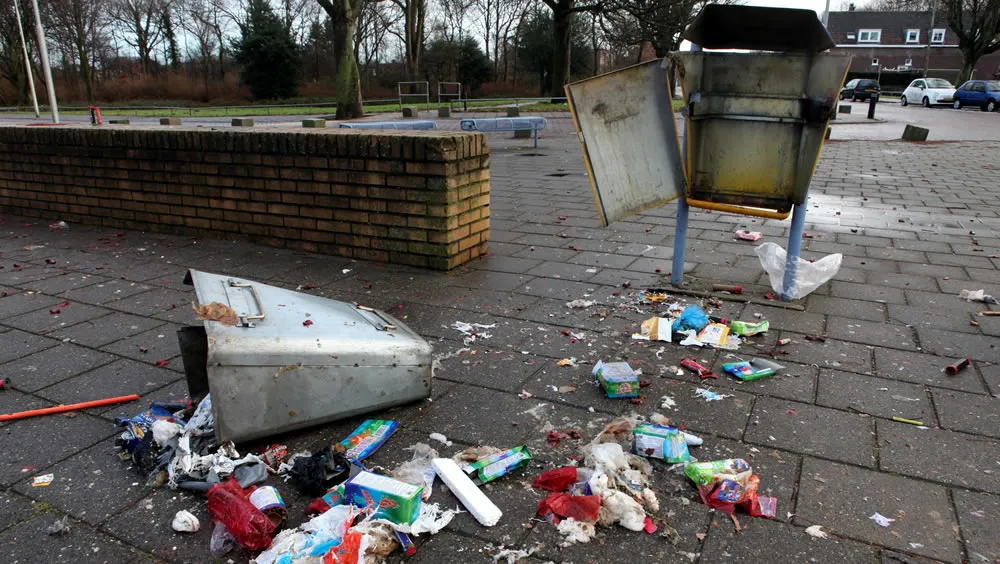 vnyqpxv95hldby8memxu3ksj1 vandalisme vuurwerk