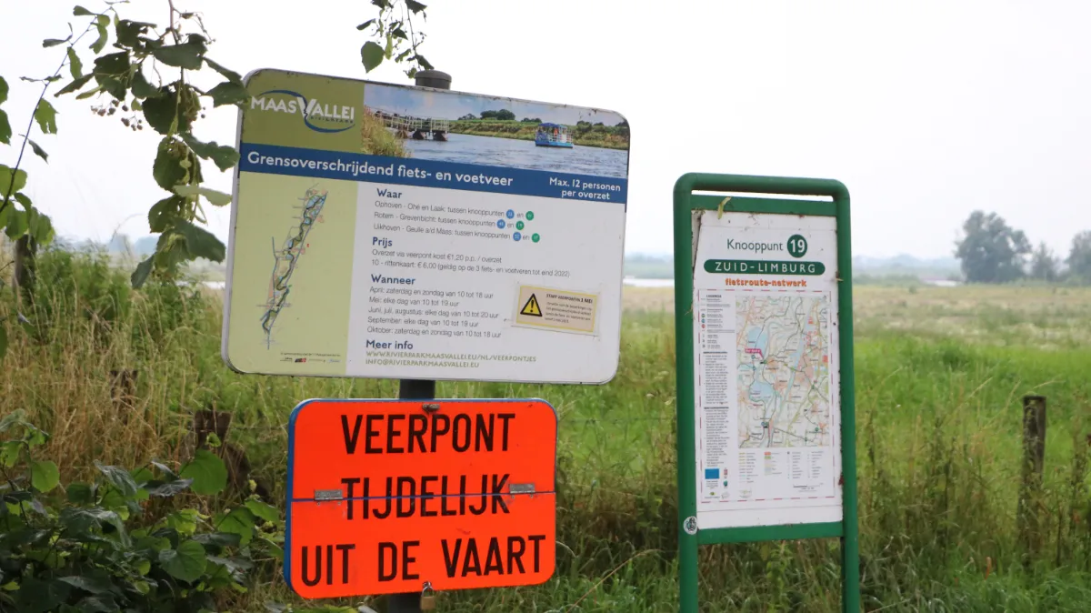 voetgangers en fietsersveer uit de vaart