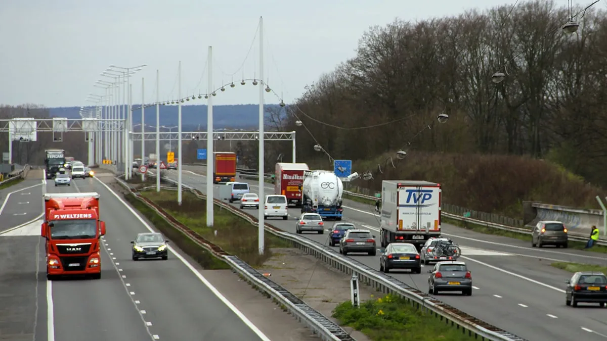 vrachtverkeer op de a76 bij stein