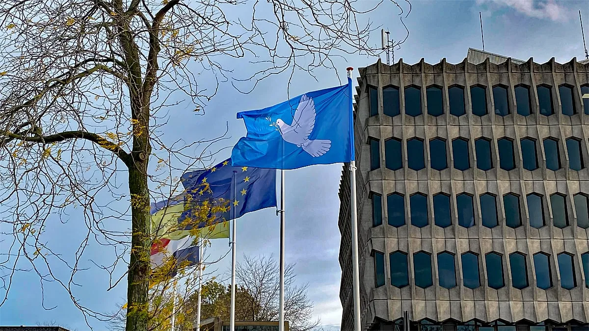 vredesvlag bij stadhuis in sittard