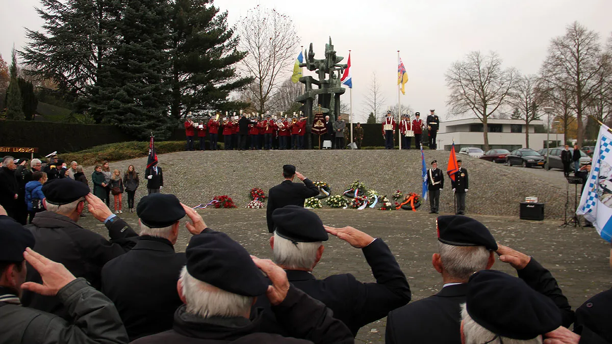 w9evzufval2edijxv9r6gha3l herdenking bij mariniersmonument 2014