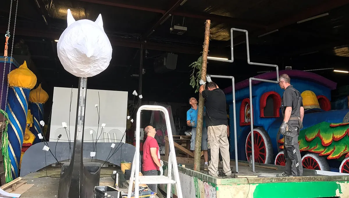 wagen bouwen berg aan de maas in optochthal 2017