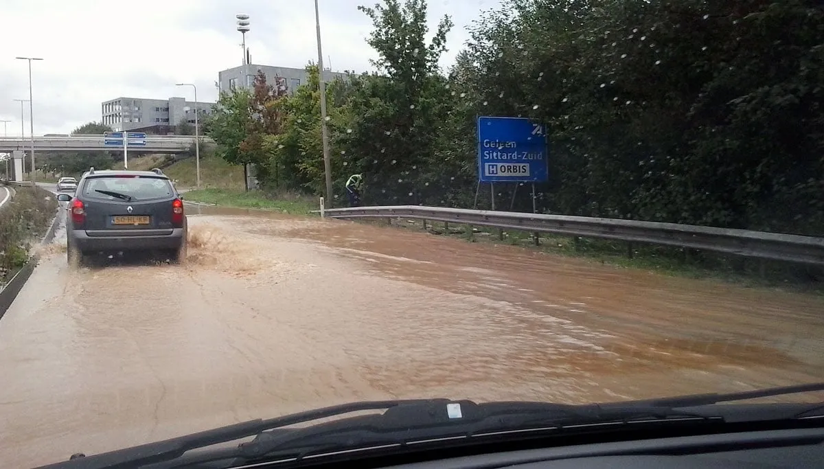 waterleidingbreuk bij raadskoul