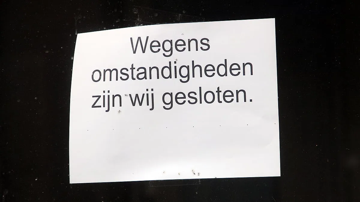 wegens onstandigheden gesloten failliet faillissement