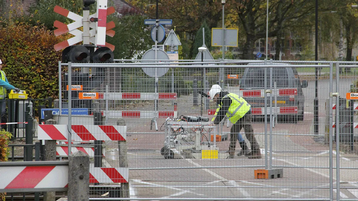 werk aan het spoor pro rail overweg geleen lutterade