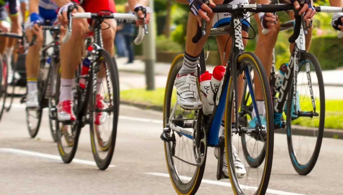 wielrenners wielen en benen