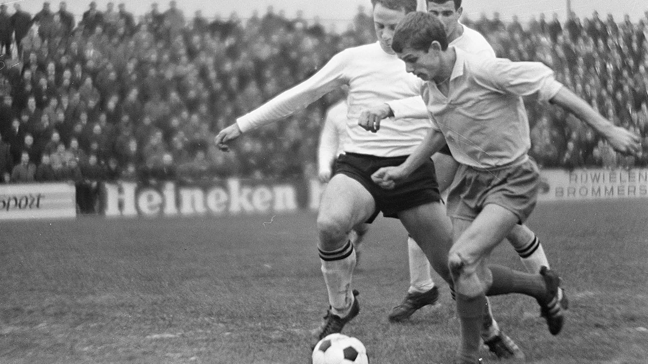 willie dullens in westrijd tegen nac