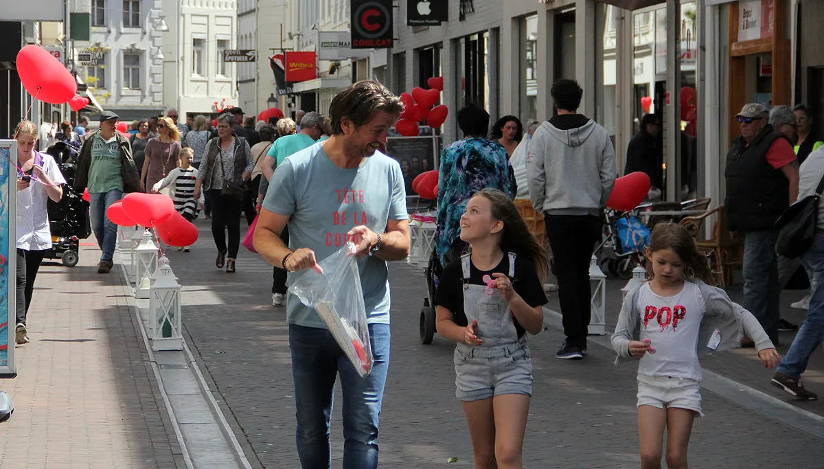 winkelend publiek in sittard mei 2017