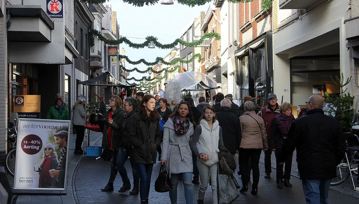winkelend publiek steenweg december 2015