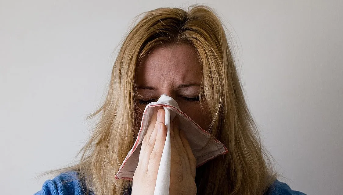 woman 698980 1280 neus snuiten griep verkoudheid cc0