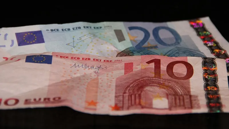 xy54s2t3emk2jl5hhsystrfby dertig euro