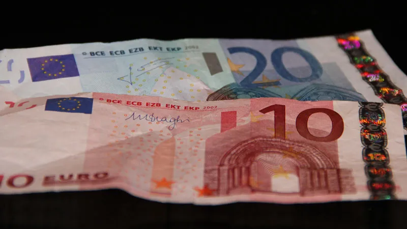 xy54s2t3emk2jl5hhsystrfby dertig euro