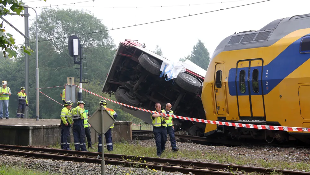 y3ao5nav2yd4zf4duaw6sfq3f ravage treinbortsing vrachtauto grind geleen oost 5