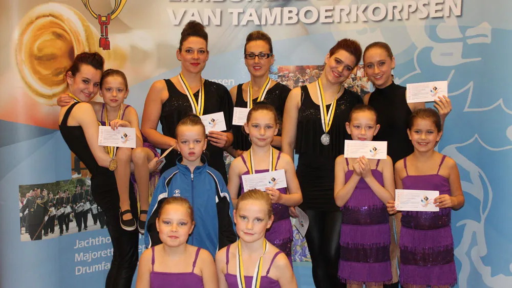 yzdsvr11tvh90e2lp9x2cg603 majorettes harmonie 1866 geleen 2013