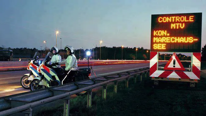 zg5a2cnxquevixqzc3jkoj5pl controle door marechaussee