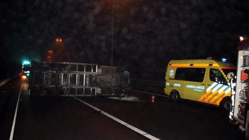 zhd4amnk5f8eef9lav07vpbav ongeval a2 11 12 2013 gekantelde vrachtwagen