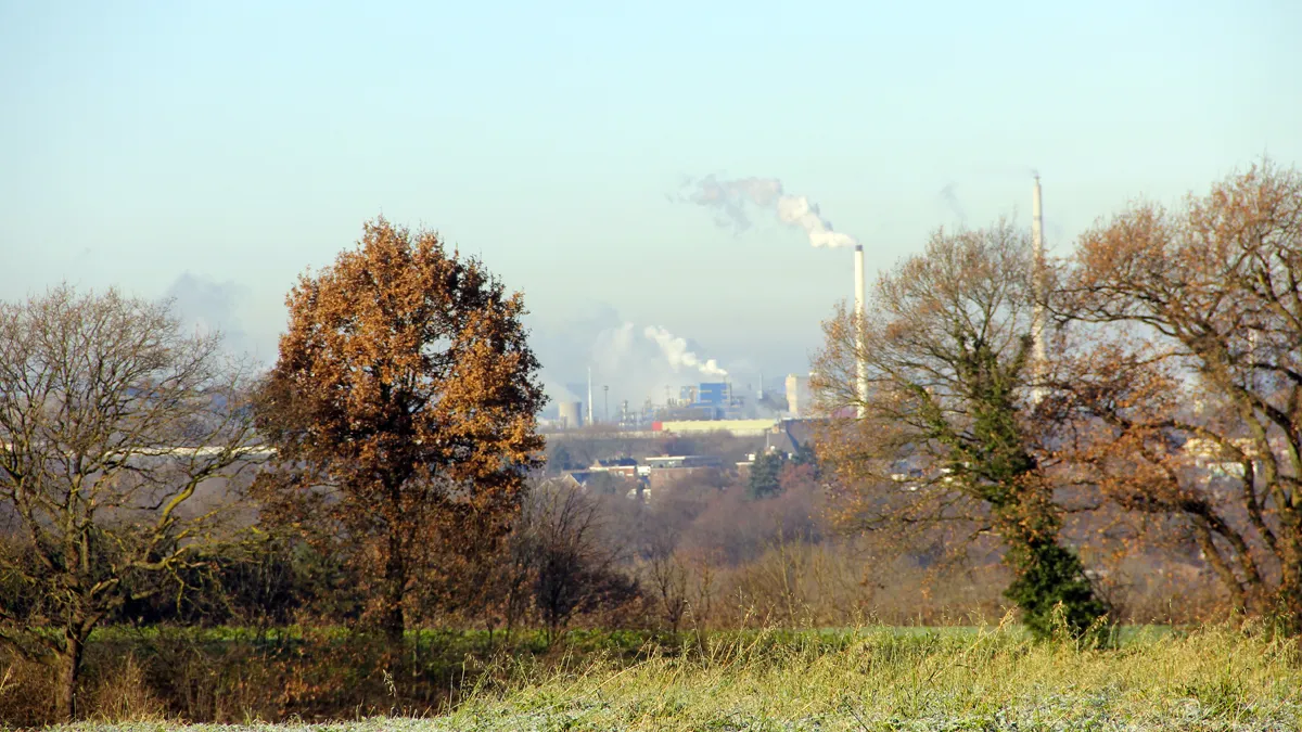 zicht op chemelot en een deel van geleen