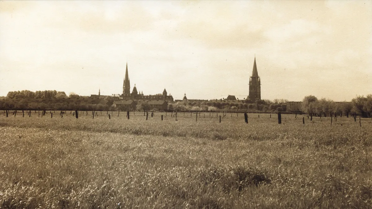 zicht op de schootsvelden vanuit overhoven ca 1953