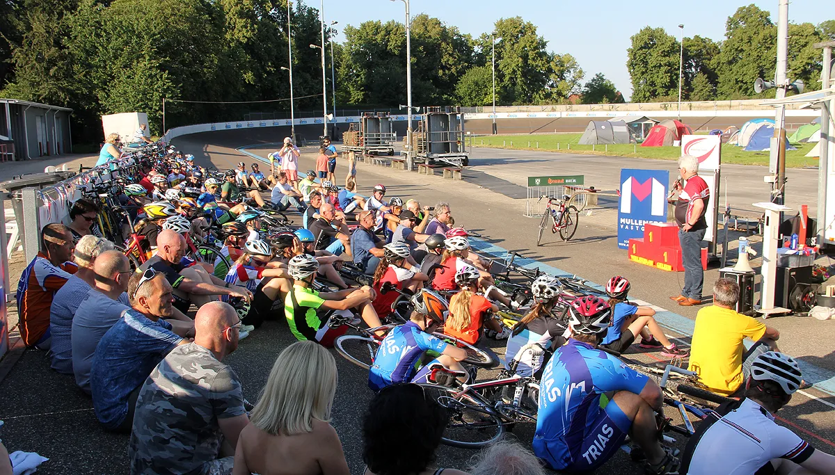 zitprotest wielerbaan geleen juli 2017