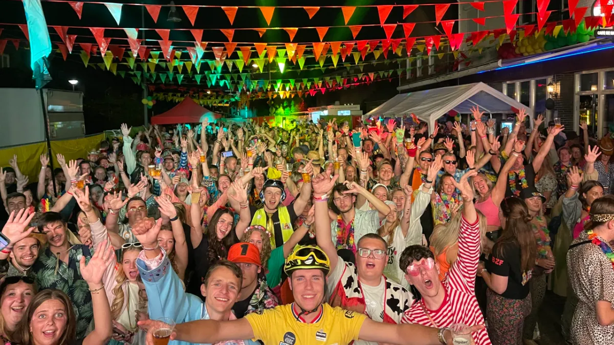 zomercarnaval buchten foto paul lemmens