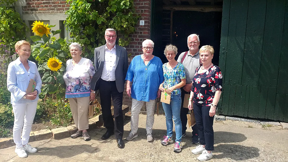 zonnebloem gops foto oud bestuur met regiovoorzitter gops