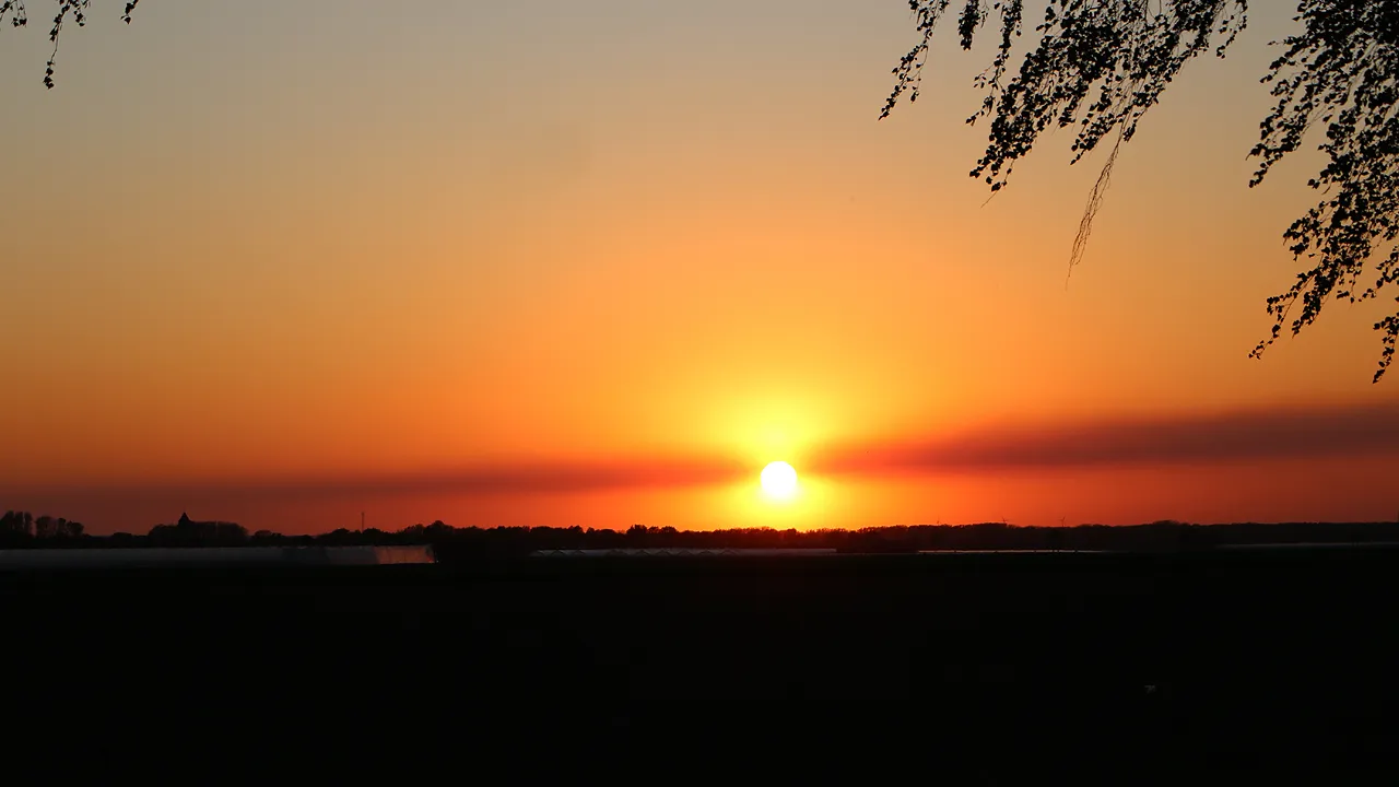 zonsdondergang 20 april 2020 na natuurbrand meinweg
