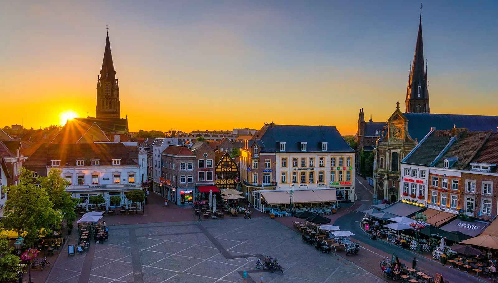 zonsondergang vanaf v en d gebouw door libor bednarik