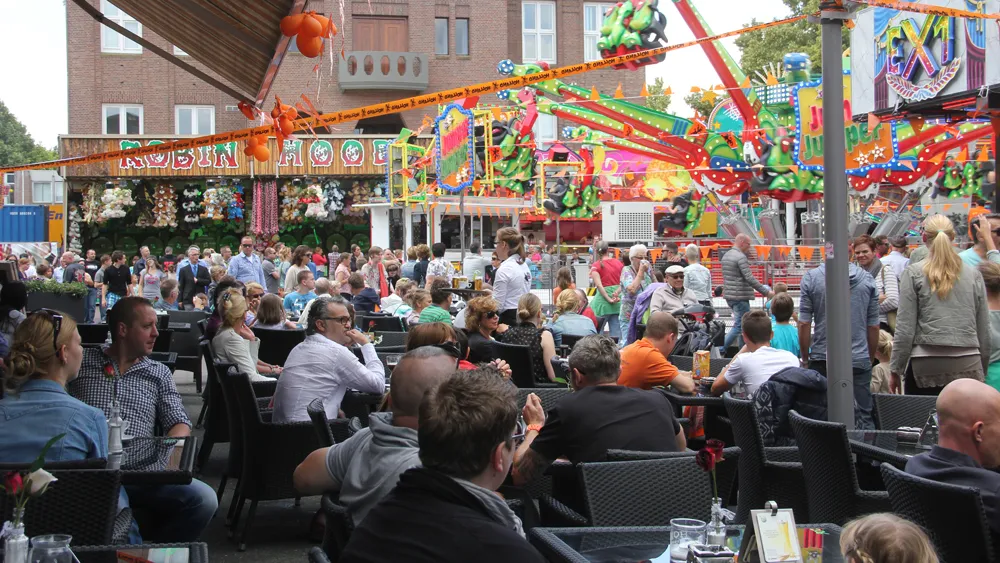 zvbes40yoggicabg94c08x5az kermis geleen 2014 1