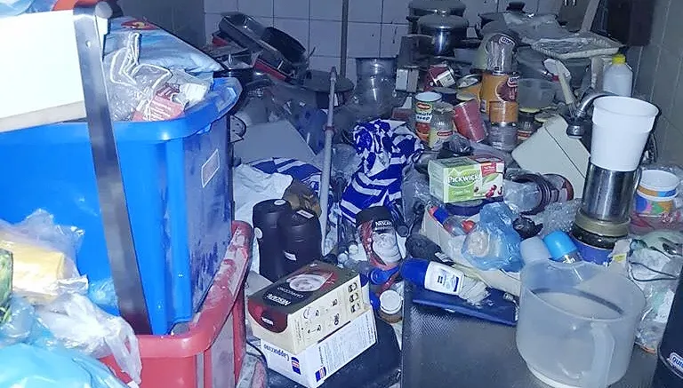 zwaar vervuilde woning