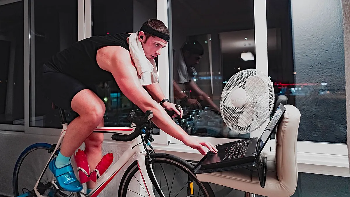 man op fiets biketrainer
