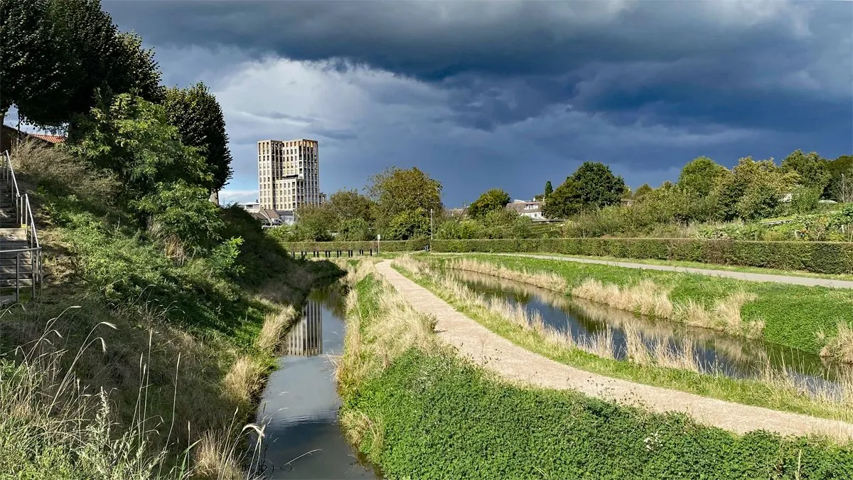 uitzicht vanaf gracht bij fort sanderbout op rosatoren herfst 2024