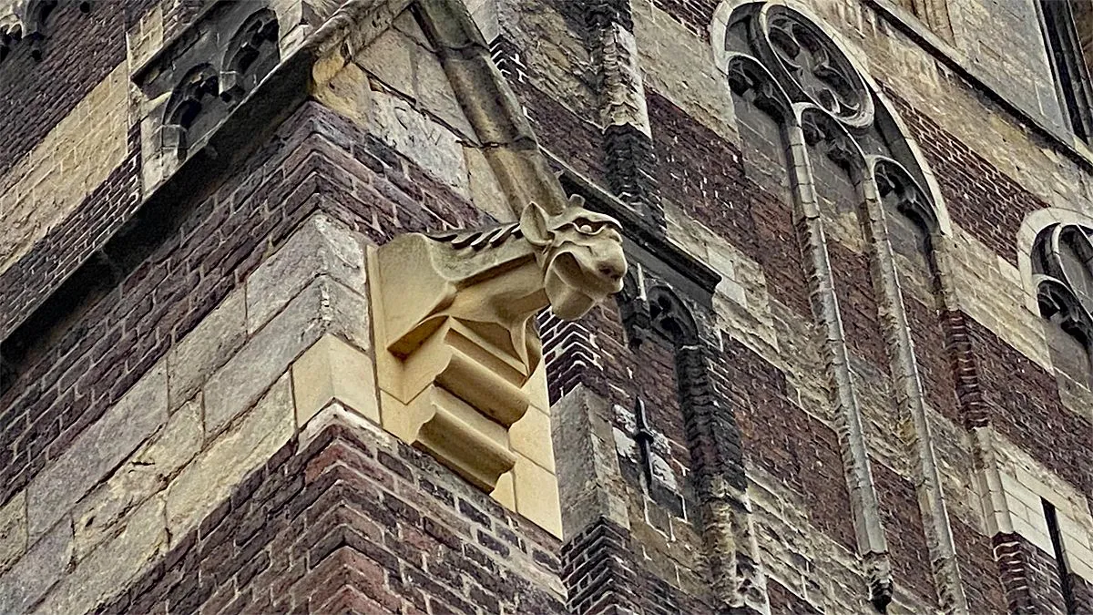 echt nep waterspuwer maand van de geschiedenis