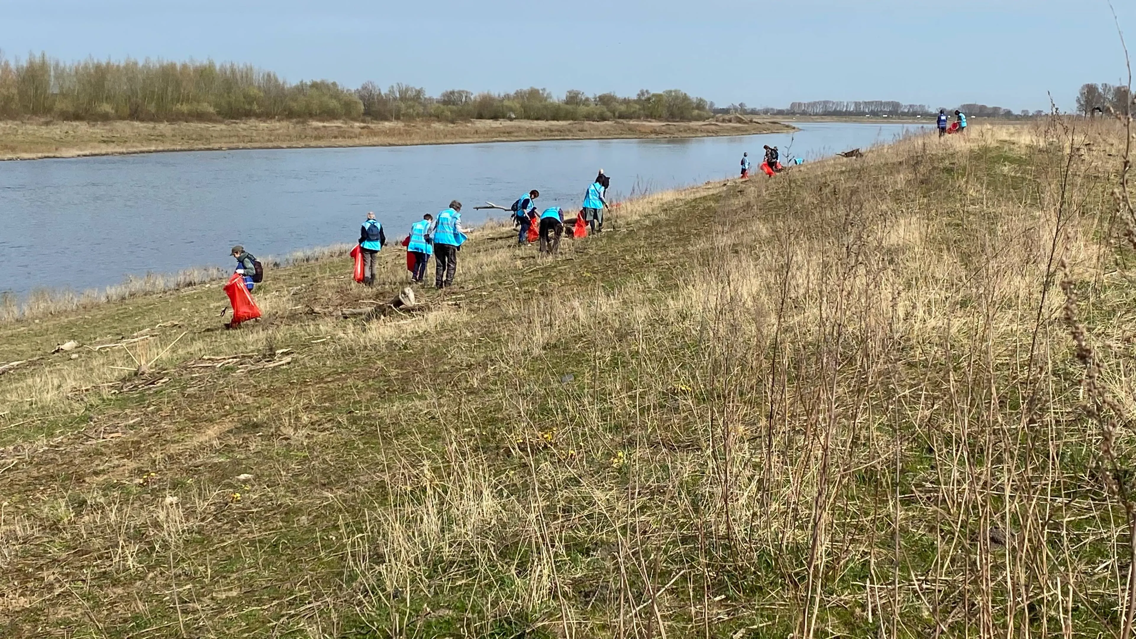 afvalrapen langs de maas bij grevenbicht 22 maart 2025 1
